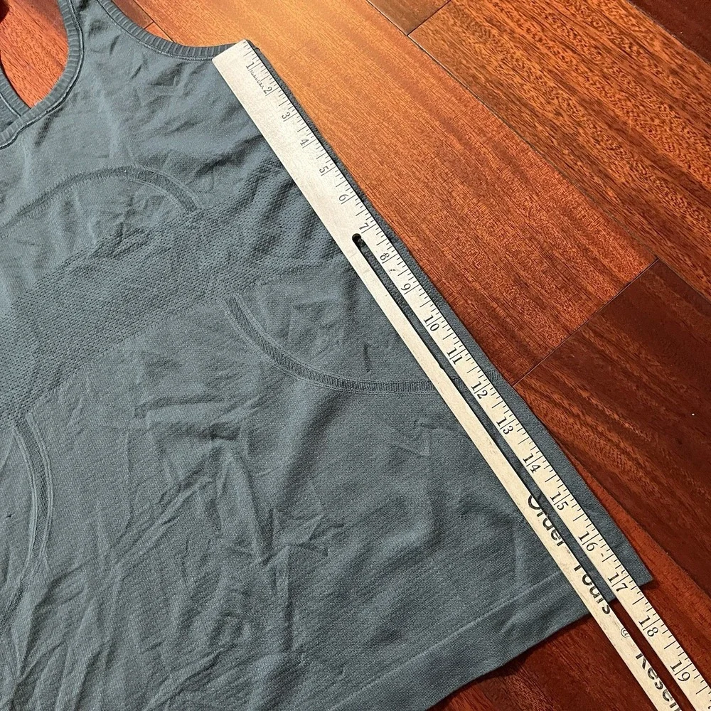 Lululemon Swiftly Tech Racerback Tank Top 2.0 Green Size 8 Athletic Running *